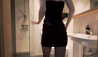 American girlfriend with a shaved pussy has toilet sex